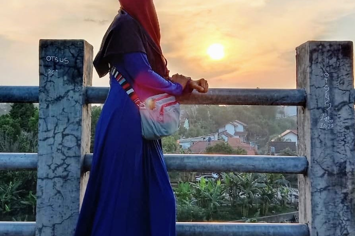 Foto wanita berhijab yang ngotot laporkan Lesti Kejora dan Rizky Billar ke polisi muncul di media sosial. 