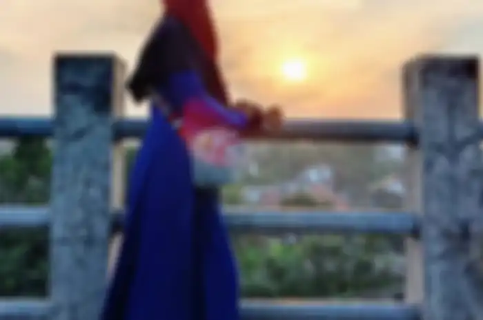 Foto wanita berhijab yang ngotot laporkan Lesti Kejora dan Rizky Billar ke polisi muncul di media sosial. 