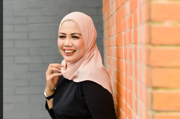 Elly Sugigi