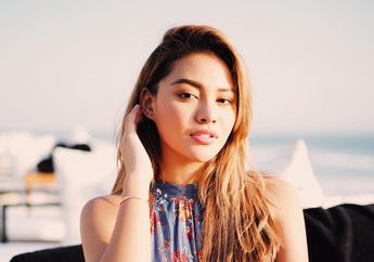 Dapat Kado Mobil Mewah Saat Ultah, Tampilan Aurel Hermansyah Pakai Batik Modern Sukses Curi Perhatian