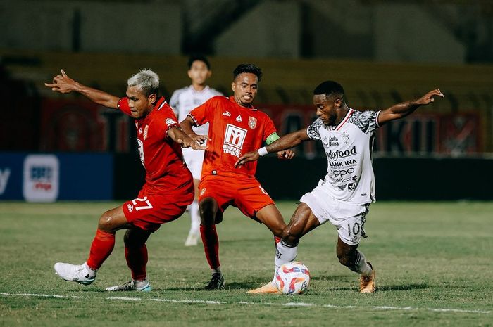 Suasana pertandingan antara Malut United melawan Bali United, Sabtu (21/9/2024).