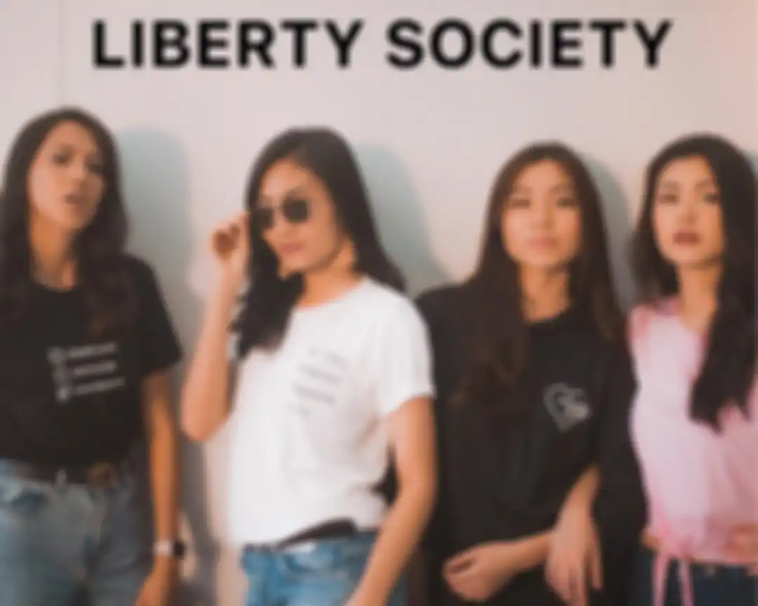 Usaha Pakaian Karen Vandela bernama Liberty Society