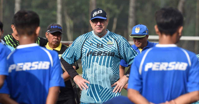 Pelatih Persib Bandung, Robert Rene Alberts.