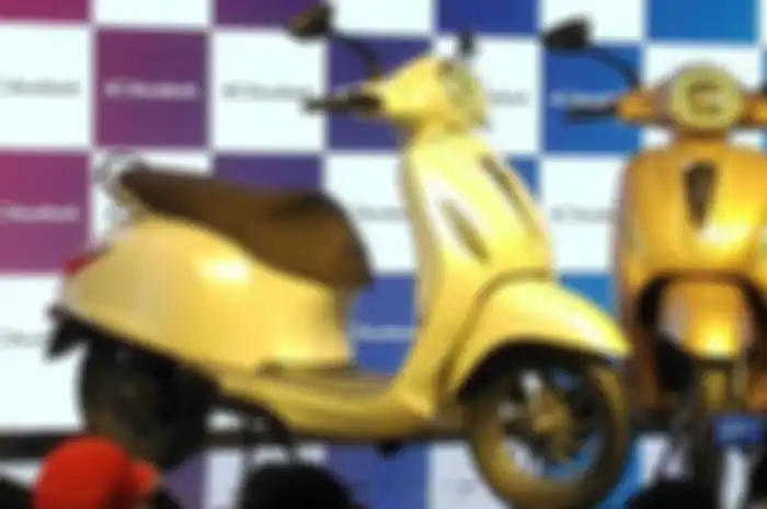 Skuter listrik baru besutan Bajaj, yaitu  E-scooter Chetak  yang ternyata mirip Vespa pabrikan asal Italia.