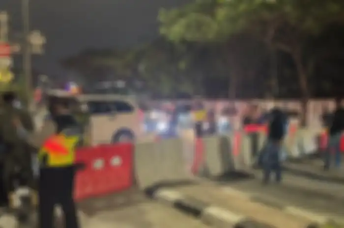 Aturan perjalanan darat untuk angkuta umum maupun pribadi