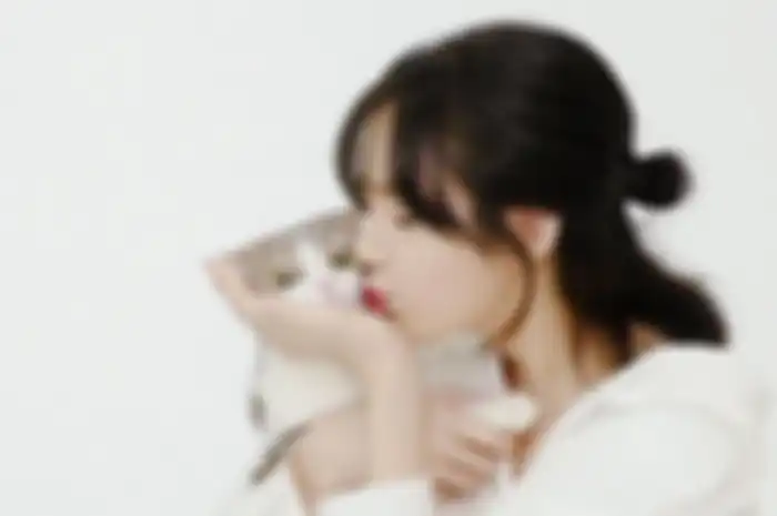 Lalisa Manoban with the cat