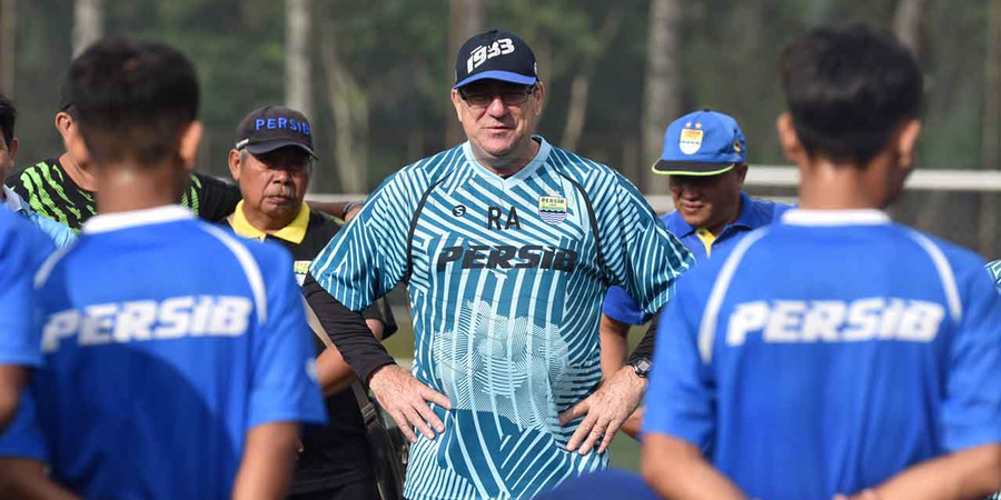 Robert Alberts Sebut Latihan Persib Bandung Membosankan, Ada Apa?