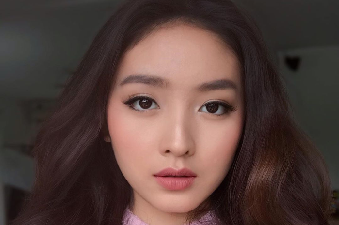 Ilustrasi makeup natural dan fresh