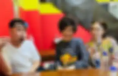Tubuhnya Masih Terbaring Lemah Usai Lewati Masa Kritis, Potret Dorce Gamalama Makan Bareng Raffi Ahmad dan Nagita Slavina Kini Dibanjiri Pujian