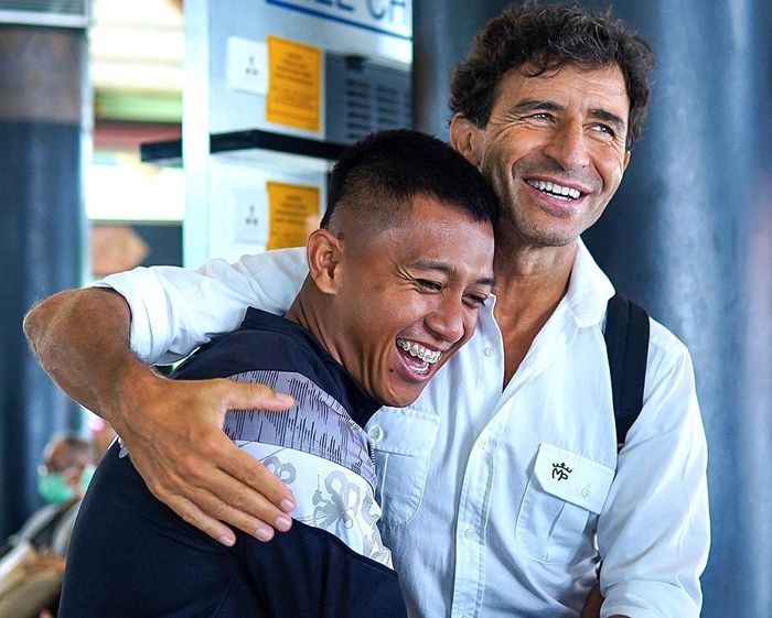 Pelatih Persib Bandung, Luis Milla bersama dengan Febri Hariyadi.