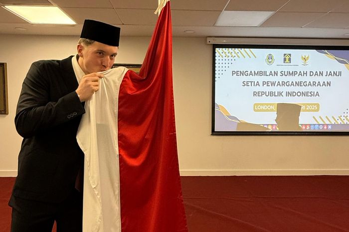 Ole Romeny resmi menjadi WNI setelah dilakukan pengambilan sumpah di London, Inggris pada Sabtu (8/2/2025).