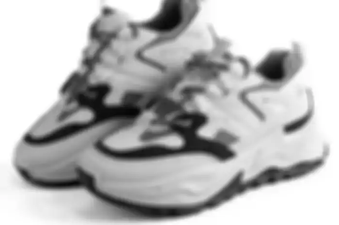 Rekomendasi sepatu sneakers murah yang bisa dibeli di Shopee.