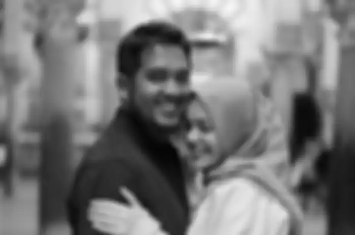 Potret romantis Dewi Sandra dengan sang suami