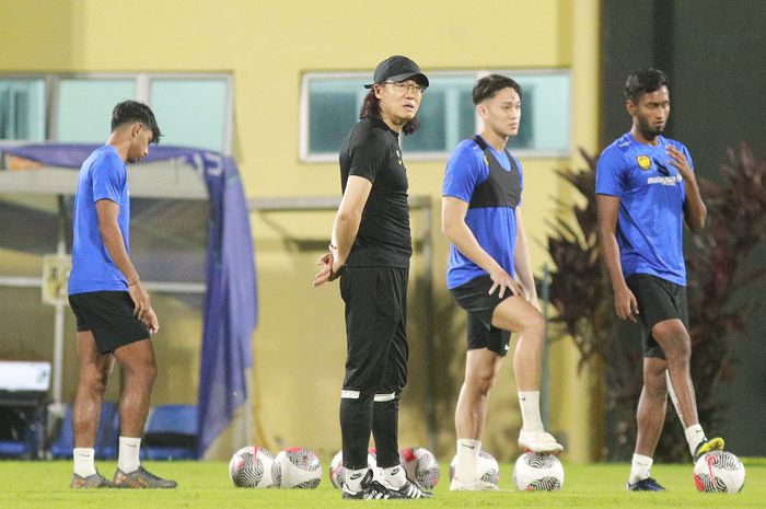 Kim Pan-gon memimpin sesi latihan Timnas Malaysia jelang melakoni dua pertandingan sisa di Kualifikasi Piala Dunia 2026.