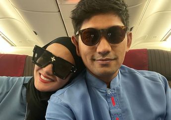 Laksanakan Ibadah Umroh Bersama Suami, Tengok Penampilan Ririn Ekawati yang Santun dan Stylish, Yuk!