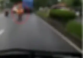 Salut, Video Pemotor Mendadak Jadi Pembuka Jalan untuk Ambulans Sepanjang 100-an Km