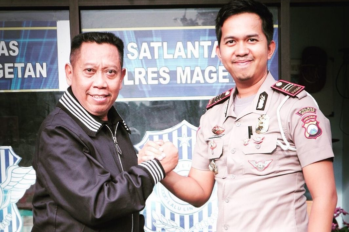 Foto Tukul Arwana yang terbaring lemah dengan banyak selang beredar di media sosial. Anak sulung Tukul Arwana ungkap fakta sebenarnya.