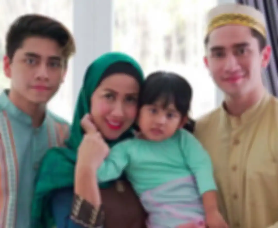 Venna Melinda dan anak-anaknya