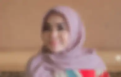 Usai Hebohkan Publik Karena Sulap Rumah 32 Miliarnya Jadi Warung Makan, Muzdalifah Kembali Diprotes Netizen Karena Dagangan Hijabnya, Kenapa?