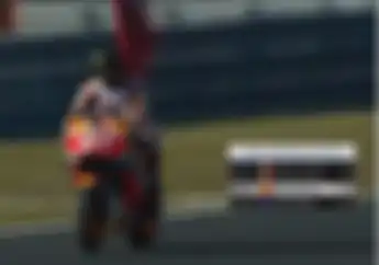 Ngeri, Usai Pastikan Gelar Juara Dunia MotoGP di Jepang, Motor Marc Marquez Terbakar