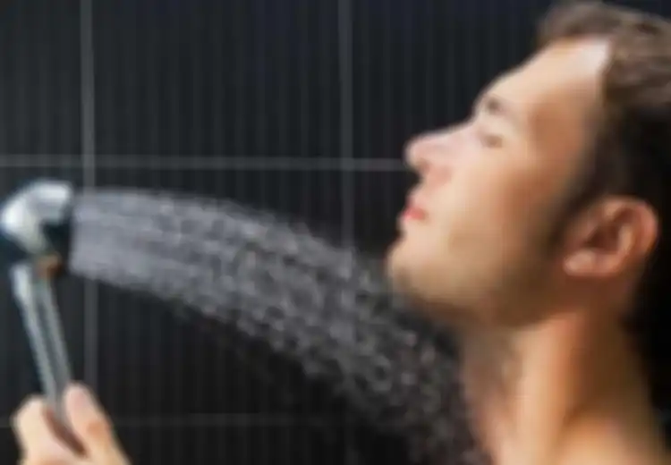 Kenapa Mesti Takut Mandi Malam? Padahal Bisa Kurangi Bau Badan dan 7 Manfaat Sehat Lainnya Loh..