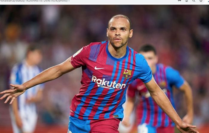 Penyerang Barcelona, Martin Braithwaite, merayakan golnya ke gawang Real Sociedad pada pekan pertama Liga Spanyol 2021-2022, Minggu (15/8/2021).