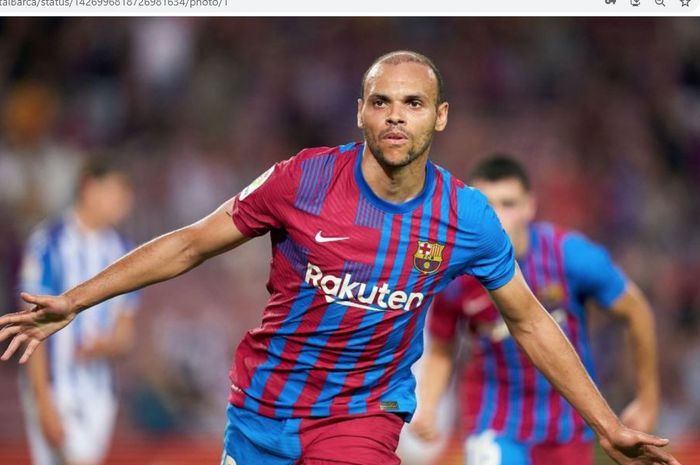 Penyerang Barcelona, Martin Braithwaite, merayakan golnya ke gawang Real Sociedad pada pekan pertama Liga Spanyol 2021-2022, Minggu (15/8/2021).