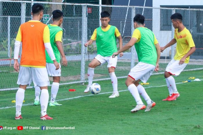 Timnas U-19 Vietnam menjalani sesi latihan menjelang laga perdana Piala AFF U-19 2022.