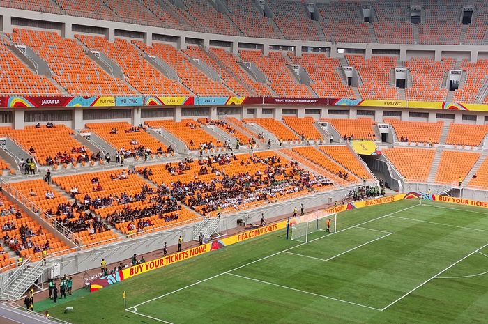 Kondisi tribun penonton saat pertandingan antara Prancis vs Burkina Faso Piala Dunia U-17 2023 Jakarta International Stadium (JIS), Jakarta Utara, Minggu (12/11/2023) 