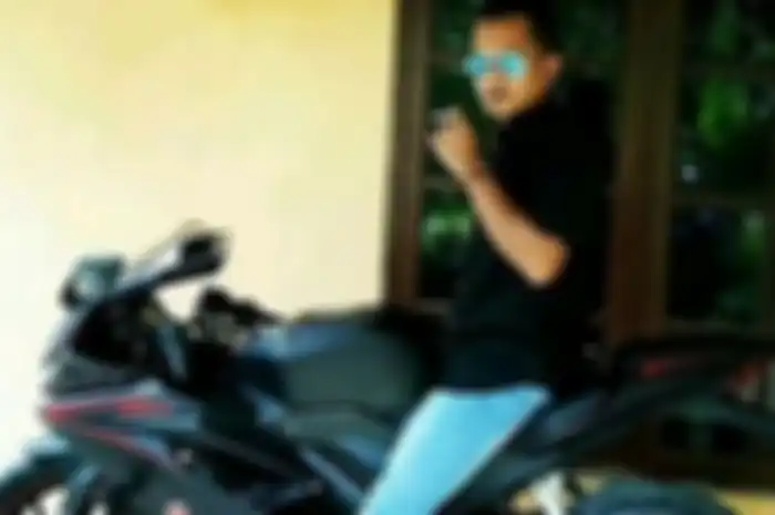 Pamer bareng Yamaha R15, pemuda dihujat netizen.