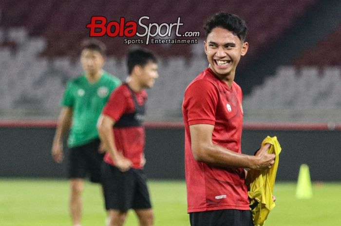 Marselino Ferdinan sedang berlatih bersama timnas Indonesia di Stadion Utama Gelora Bung Karno, Senayan, Jakarta, Rabu (11/10/2023).