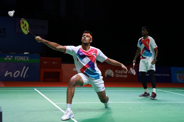 Pasangan ganda putra India,  Satwiksairaj Rankireddy/Chirag Shetty, pada semifinal Indonesia Open 2022 di Bali International Convention Centre.