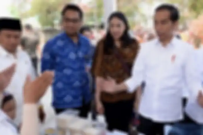 Putri Tanjung menemani Presiden Jokowi kunjungan ke Subang