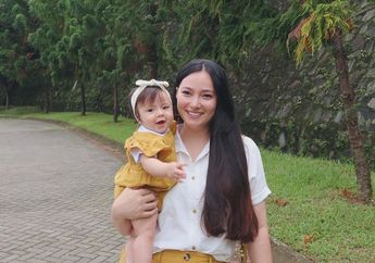 Anak Asmirandah Sudah Mulai Dilatih Duduk Saat Usia 4 Bulan, Sebenarnya Berapa Usia Tepat Untuk Menstimulasi Bayi Agar Bisa Duduk?