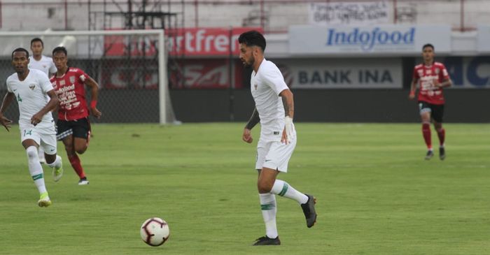 Gelandang timnas Indonesia Stefano Lilipaly pada laga uji coba kontra Bali United di Stadion Kapten I Wayan Dipta, Gianyar, Bali, Rabu (20/3/2019).