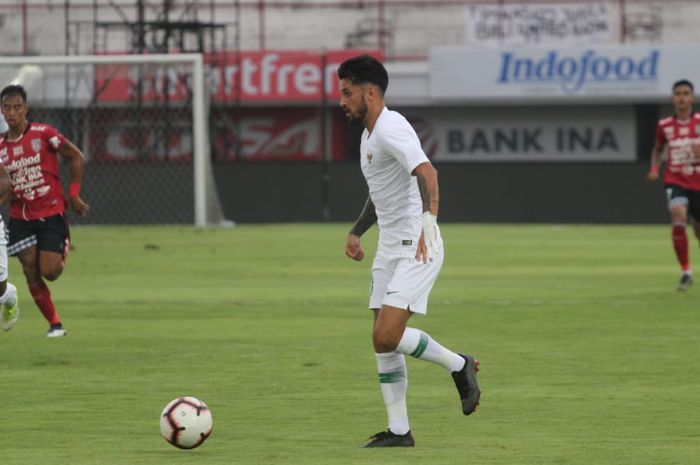 Gelandang timnas Indonesia Stefano Lilipaly pada laga uji coba kontra Bali United di Stadion Kapten I Wayan Dipta, Gianyar, Bali, Rabu (20/3/2019).