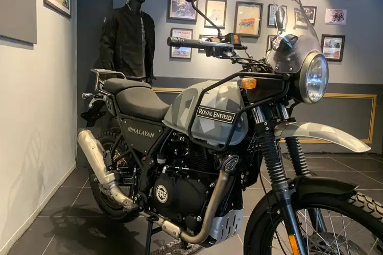 Royal Enfield Kembangkan Motor Baru Himalayan, Gendong Mesin Lebih Gede