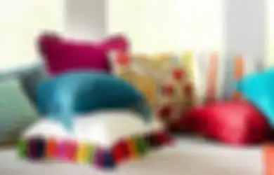 Jangan Tunggu Sampai Apek dan Dekil, Bantal Sofa Harus Rutin Dibersihkan Agar Rumah Bebas Penyakit