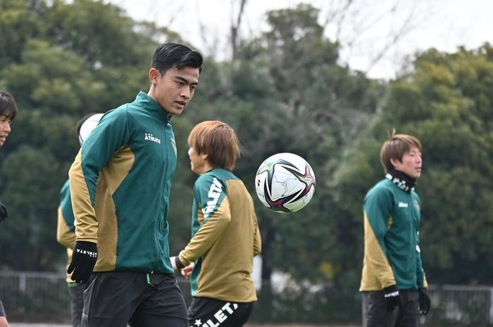 Pratama Arhan sedang melakukan latihan bersama tim Tokyo Verdy.