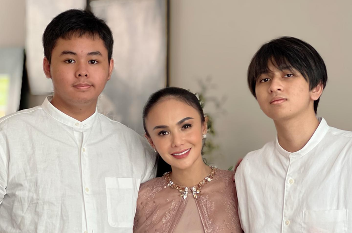 Yuni Shara dan 2 putranya