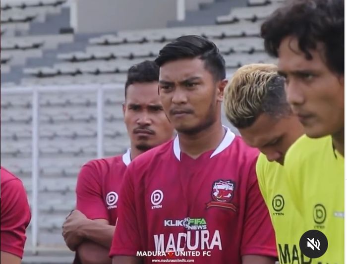 Muhammad Rafli Mursalim saat menjalani latihan bersama Madura United dengan status pemain trial, di Stadion Madya, Jakarta, Senin (23/8/2021).
