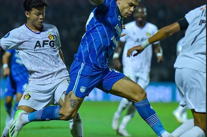 Penyerang Persib Bandung, Ciro Alves, saat pertandingan melawan Persik Kediri pada laga pekan kelima Liga 1 2023/2024, Jumat (28/7/2023).