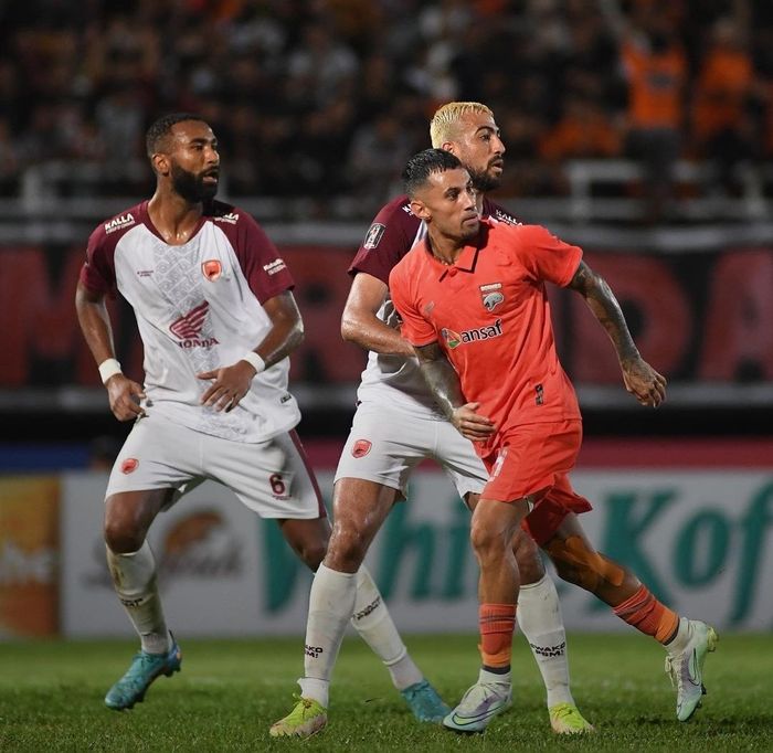 Duel antara Borneo FC lawan PSM Makassar pada perempat final Piala Presiden 2022 di Stadion Segiri, Samarinda, Minggu (3/7/2022)