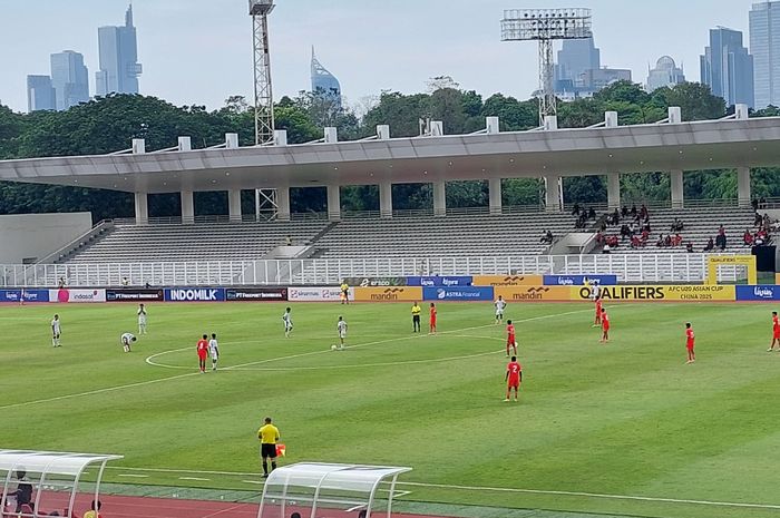 Suasana pertandingan Timor Leste U-20 Vs Maladewa U-20 dalam laga terakhir Grup F Kualifikasi Piala Asia U-20 2025 di Stadion Madya, Senayan, Jakarta, Minggu (29/9/2024).