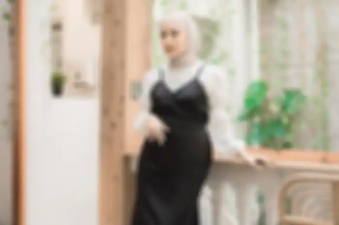 Sleeveless dress untuk outfit hijab