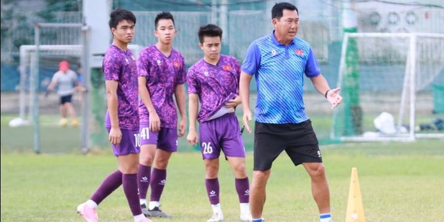 ASEAN Cup U-19 2024 - Vietnam Tak Puas Dilarang Mencoba Lapangan Stadion