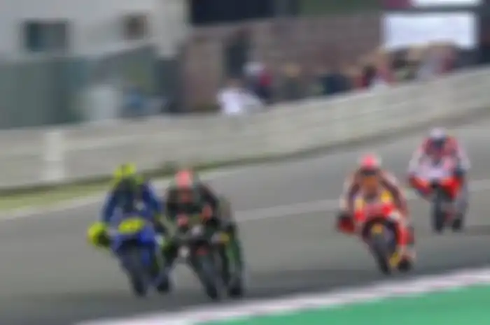 Valentino Rossi menyodok Johann Zarco di MotoGP Qatar