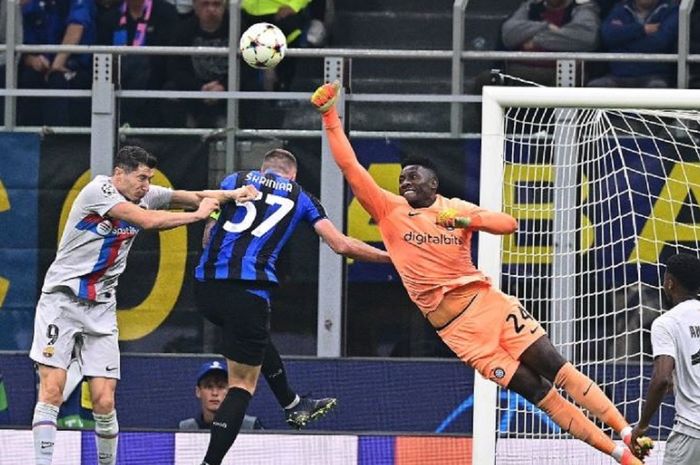 Kiper Inter Milan, Andre Onana, seperti terkena sihir Manchester United karena terus mengejar tawaran yang pelit.