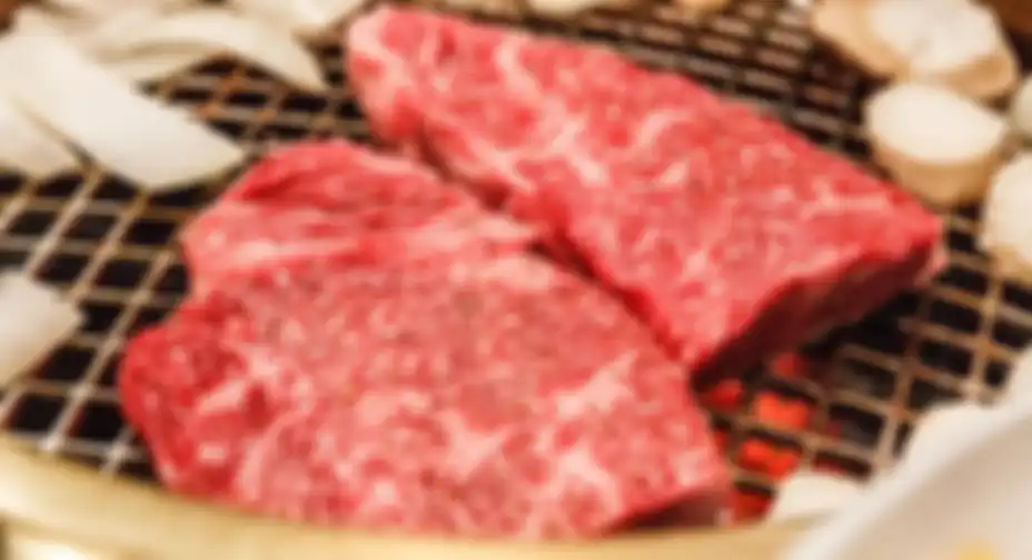 Ilustrasi daging wagyu yang sedang dimasak.
