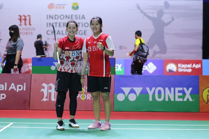 Pasangan ganda putri Indonesia, Lanny Tria Mayasari/Ribka Sugiarto pada partai final Mansion Sports Malang Indonesia International Challenge 2022, Minggu (16/10/2022)